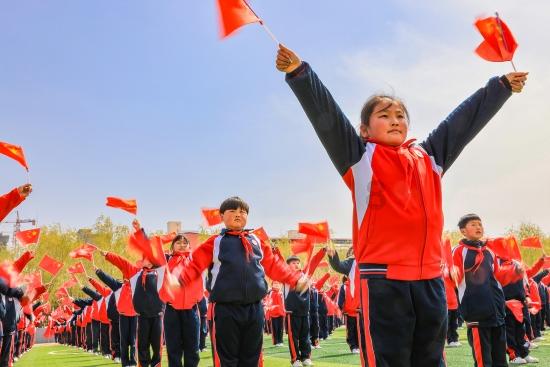 如何评价阿雅担任制片人的综艺《奇遇人生》？